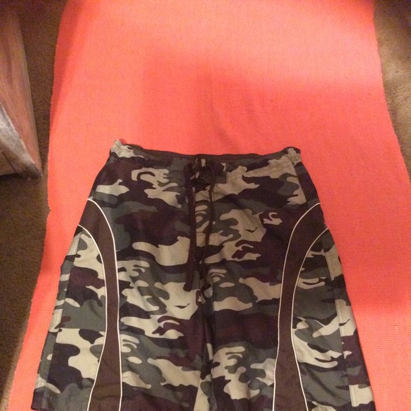 Red Camel size 32 men’s Camo swim trunks - Picture 8 of 8
